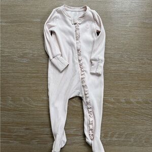 Baby Gap girls pink ribbed ruffle footed one piece romper sleeper 6-9 months